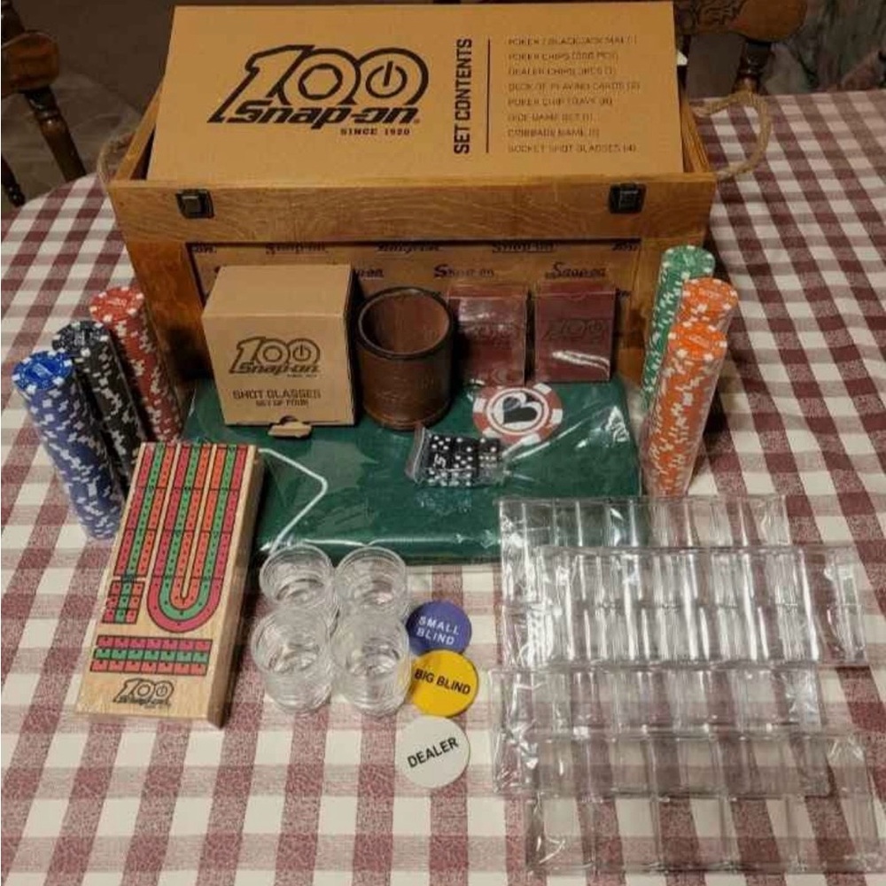 Snap-On Poker Set with Multicolor Chips